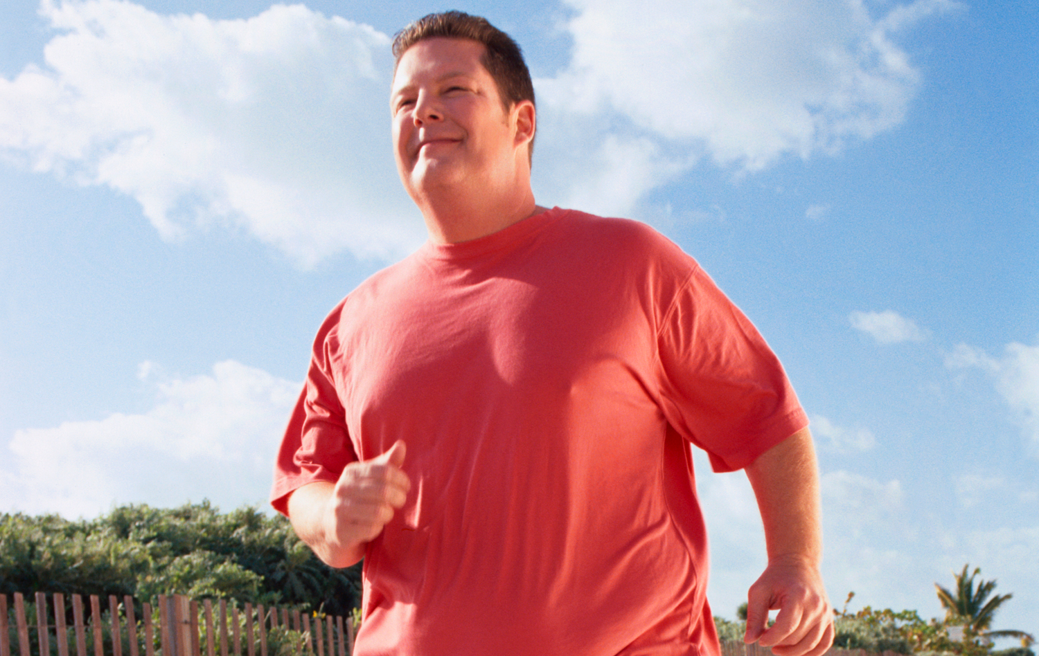 homem correndo para prevenir a obesidade